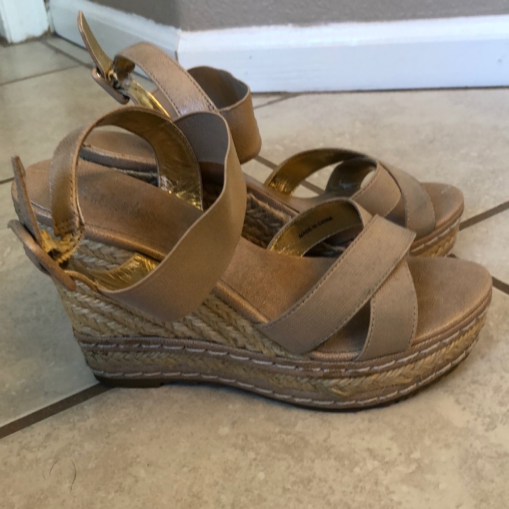 Charles David wedge - Picture 1 of 3
